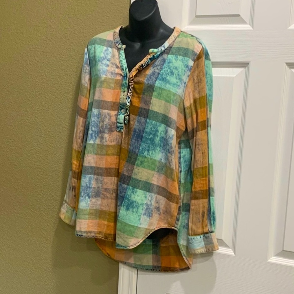Anthropology top blouse size M long sleeve
plaid shirt